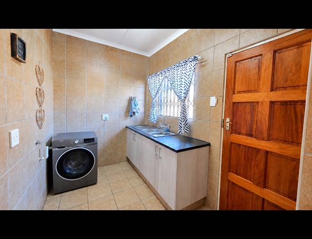3 BEDROOM HOUSE FOR SALE IN RIVERSDALE